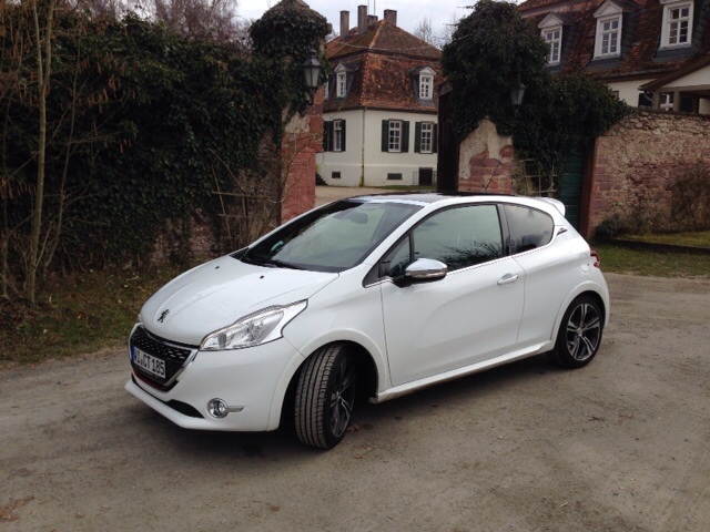 Probefahrt: Peugeot 208 GTI 200 THP Schneeweiß