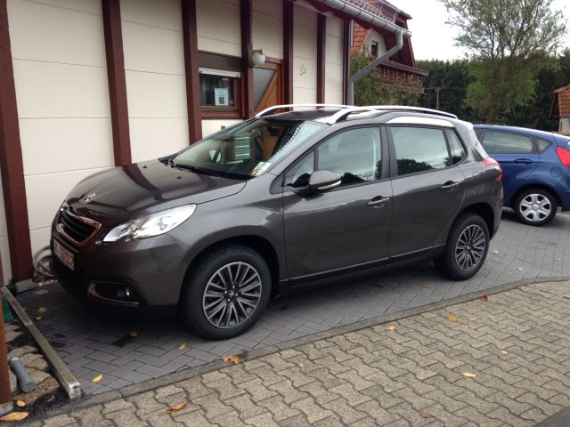 Peugeot 2008 Active + Zubehör